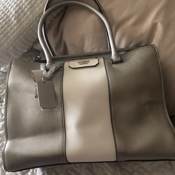 Brand new guess hand bag - Picture 2 of 4